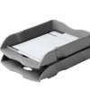 Zwei übereinander gestapelte Re-LOOP Briefablagen in dunkelgrau mit Block