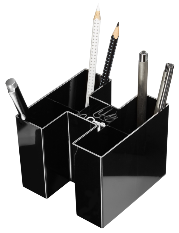 Ein schwarzer Stifteköcher mit verschiedenen Stiften befüllt